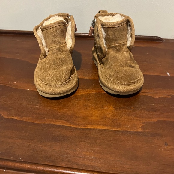 USED Toddler Uggs, no Laces - Picture 1 of 10